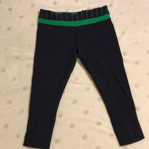 Lululemon Navy & green Crops